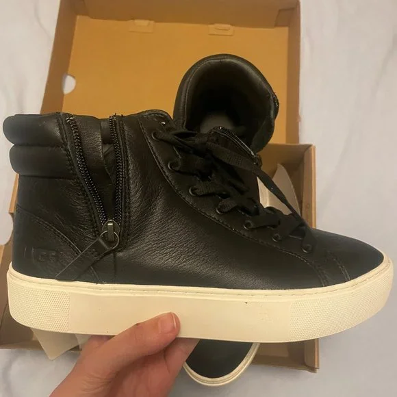 *NWT* Ugg Olli black leather sneakers